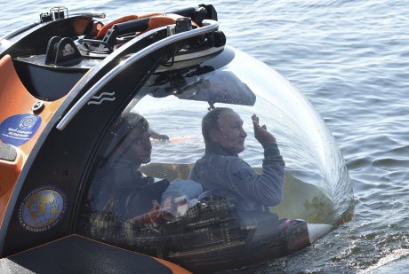 Vladimir Putin, podmornica, mornarica, u vodi
