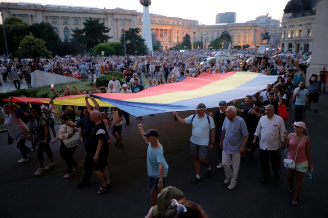 Rumunija, protest, silovana i ubijena petnaestogodišnjakinja