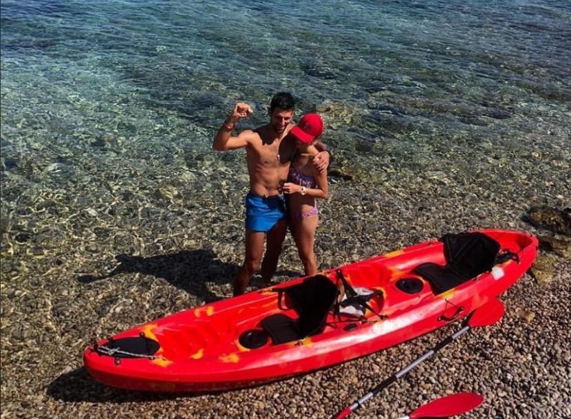 Novak Đoković se sprema da vesla na moru
