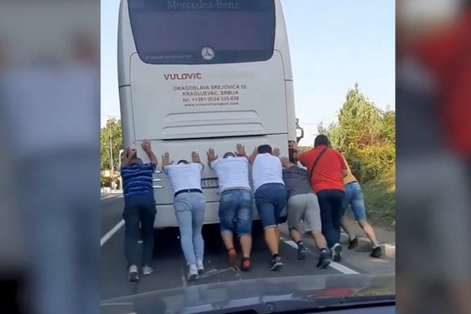 Ibarska magistrala, pokvaren autobus