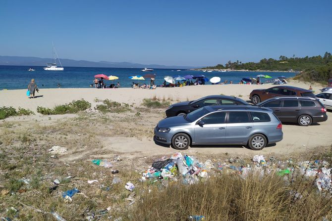 djubre, plaža, grčka , halkidiki