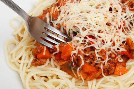 pasta špagete paradajz sos parmezan