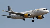 Pobuna putnika Vuelinga: 10 sati čekali na poletanje, ostavljeni da prenoće na aerodromu, ni vodu im nisu dali