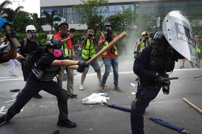 hongkong, protesti, građani, demonstranti, policija, sukob