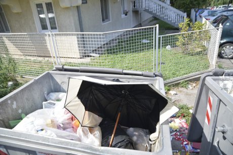 Kontejner, beba ostavljena Žarkovo Kontejner, beba ostavljena Žarkovo