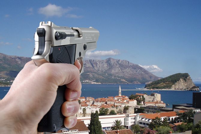 Budva, pistolj