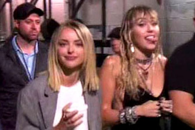 Miley Cyrus MTV VMA, Majli Sajrus, Kaitlynn Carter