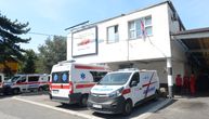 Tri grupe bolesnika tražile pomoć od lekara Hitne: Jedna osoba povređena u sudaru