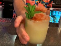 Koktel od rakije "Yebiga" Foto: Prinstcreen/Youtube (The Pukhet)