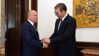 Vucic meets with Bayer, discusses EU integration of Serbia and the region