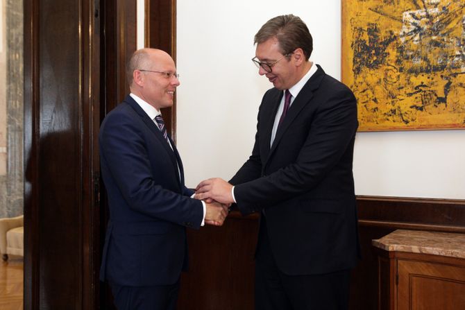 Aleksandar Vucic, Peter Bajer