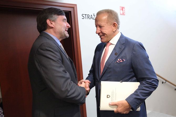 Bedzet Pacoli Bedzet Pacoli