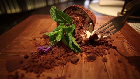 Kolač, razbijena saksija