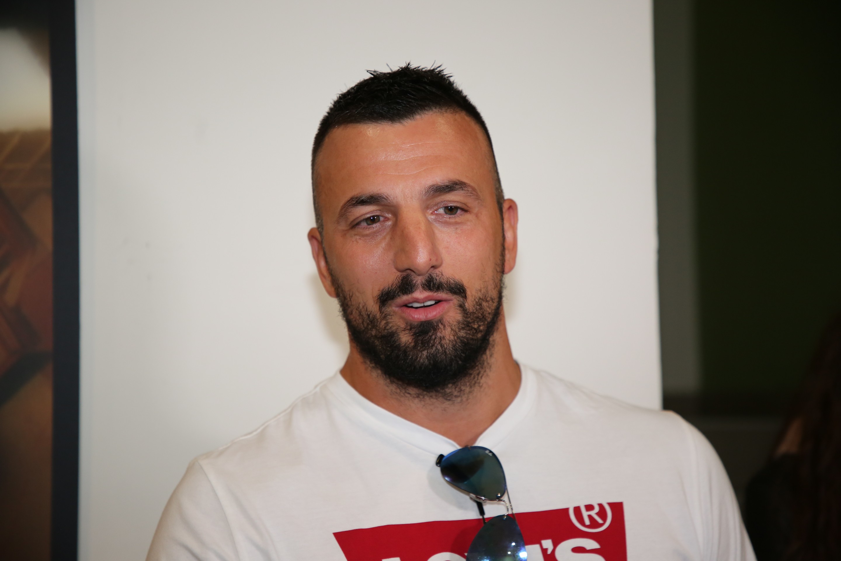 "Ti si f*kara! Nema tih para..." Vladimir Tomović grca u suzama zbog haosa u Eliti, evo kome se obratio