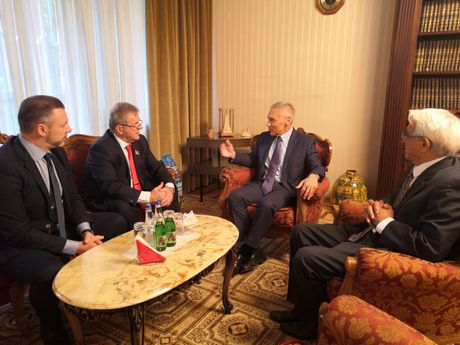Ambassador Ruske Federacije Aleksandar Bocan-Harčenko ugostio je narodnog poslanika Dragomira J. Karića i Simona Dragomira Karića
