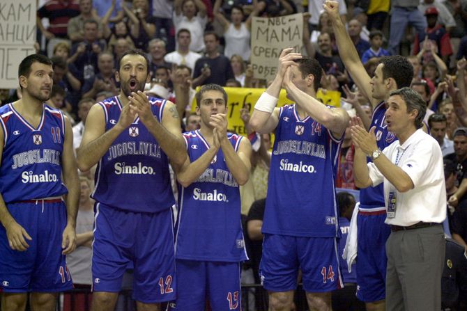 Košarkaška reprezentacija Jugoslavije, 2000, Svetislav Pešić