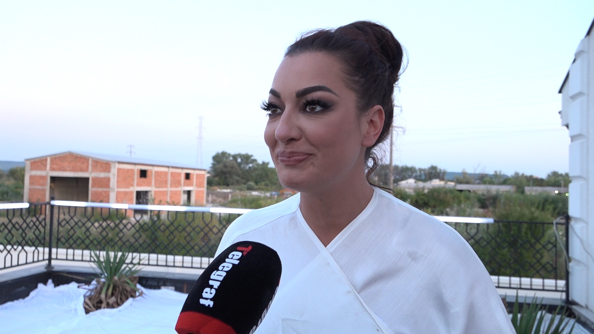 "Ukrala je 500€ i POBEGLA sa splava!" Sandra Rešić žestoko udarila na Minu Kostić: "Jurili su je po gradu"