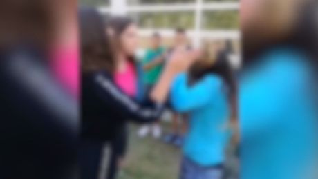 Zastrašujući snimak vršnjačkog nasilja u Barajevu Zastrašujući snimak vršnjačkog nasilja u Barajevu