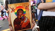 Mladić koji je na Prajdu nosio Bogorodicu sa oreolom u duginim bojama objasnio zašto je to uradio
