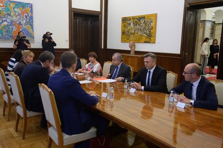 VUCIC TANIN SASTANAK VUCIC TANIN SASTANAK