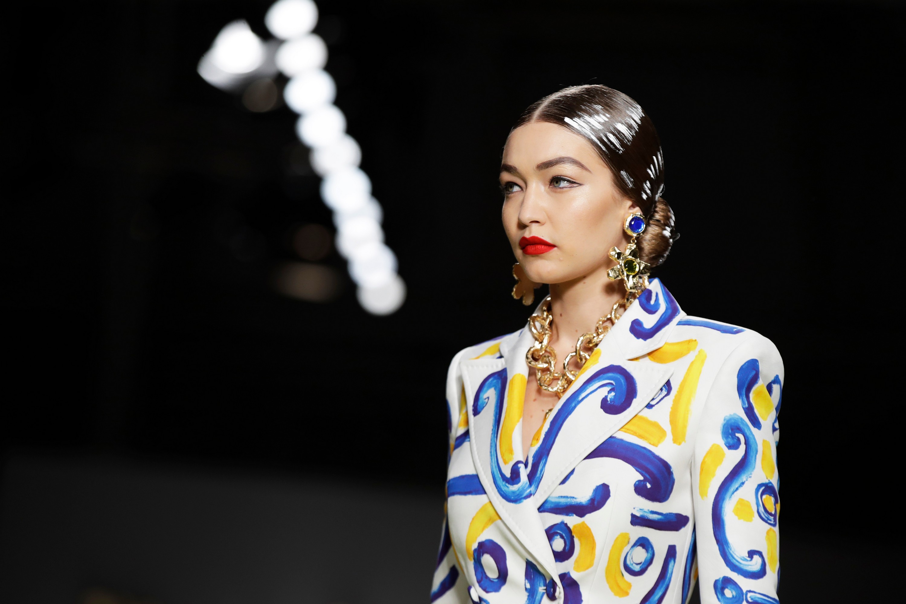 Điđi Hadid "ukrala poglede" na Met Gala: Haljina koju je menjala u poslednji čas postala je modna istorija