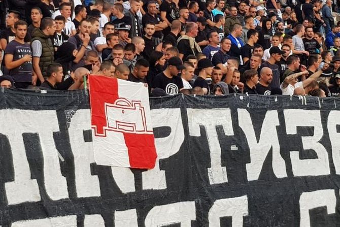 Derbi, Grobari u Humskoj