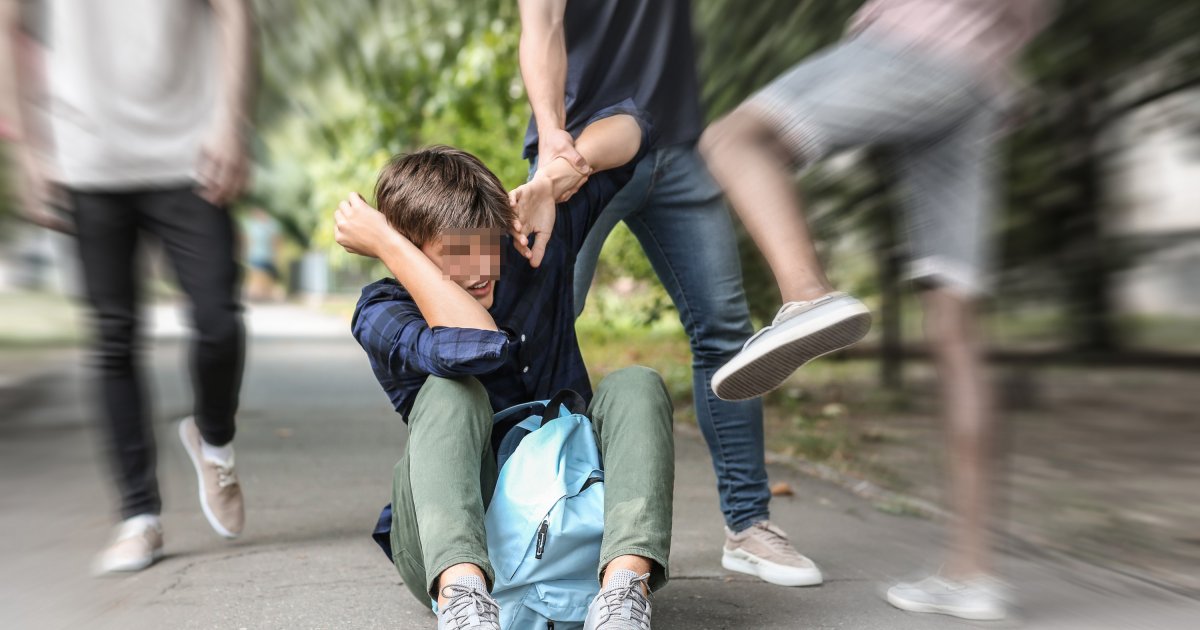 UŽAS U BEOGRADU: Đake (14) terali da kleče i ljube