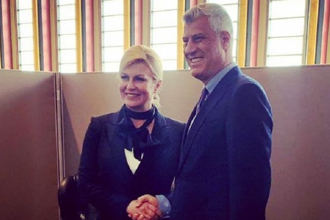 Osmesi i čvrst stisak ruke: Susret Tačija i Grabar-Kitarović u Njujorku ...