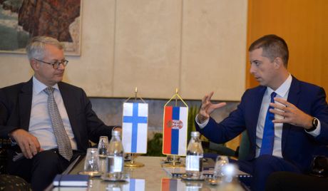 Sastanak direktora Kancelarije za KiM Marka Đurića i finskog ambasadora Kima Lahdevirta