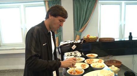 Vladimir Stojković, jede, gladan, ruča