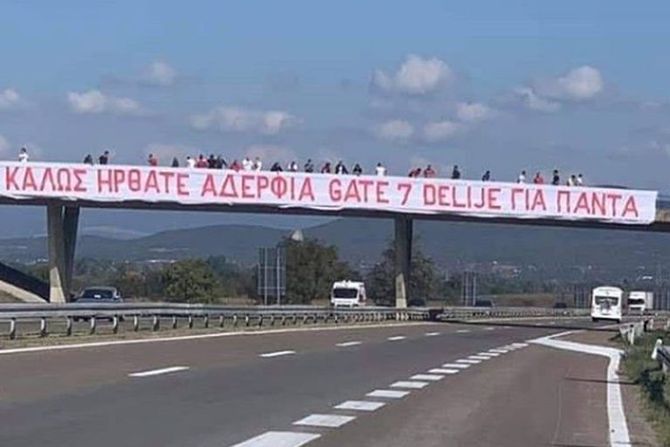 Olimpijakos, Delije, Gate 7, autoput, transparent