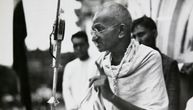 Velike životne mudrosti Mahatme Gandija: U obične reči "pakovao" je život