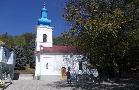 manastir svete petke fruska gora