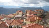 Poznato i kao balkon Parnasosa, ovo grčko selo je dobro posetiti i jeseni i zimi