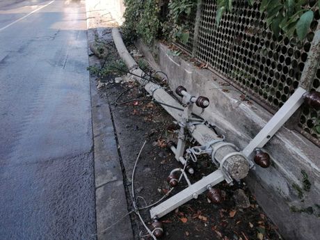 Niš, audijem udario banderu, nestalo struje Niš, audijem udario banderu, nestalo struje