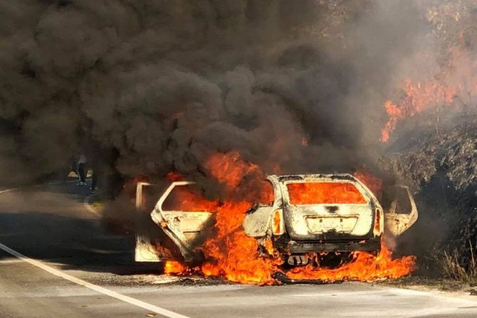 Zapaljen automobil na Gramadi