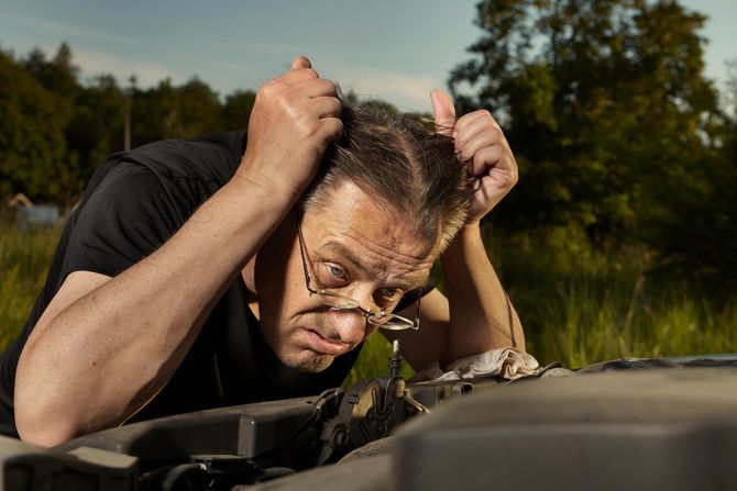 Pokvaren motor na putu automobil kvar