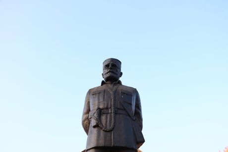 Spomenik Draži Mihailoviću