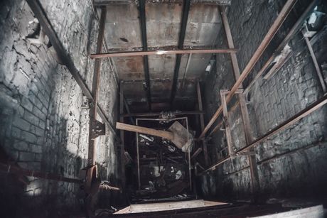 slomljen uništen pokvaren lift, hronika