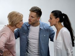 Snaja i svekrva, porodica