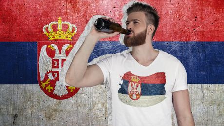 Srbin pije alkohol, pivo