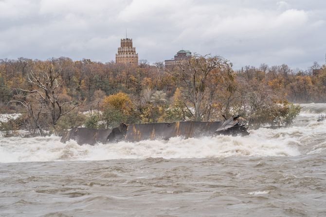 Iron Scow, Niagara