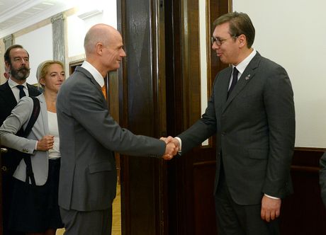 Aleksandar Vučić, Stefan Blok