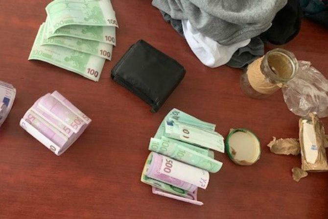 Carina, carinik, novac Carina, carinik, novac