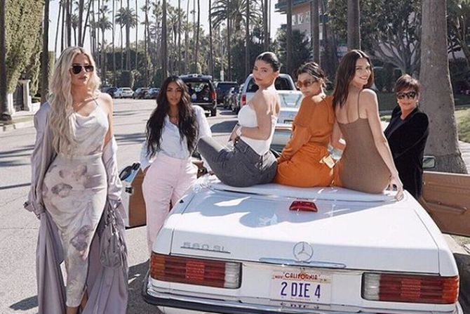 Kim Kardašijan, Kris Džener, porodica, sestre Kardašijan, rođendan, iznenađenje Kim Kardašijan, Kris Džener, porodica, sestre Kardašijan, rođendan, iznenađenje