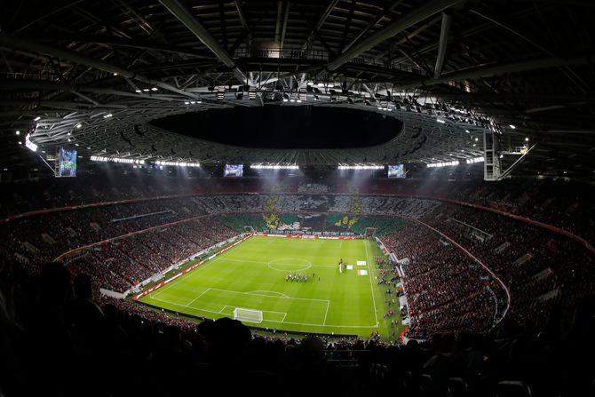 Stadion Mađarske, Puškaš Arena, Edinson Kavani