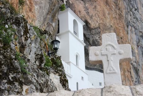 Manastir Ostrog Manastir Ostrog
