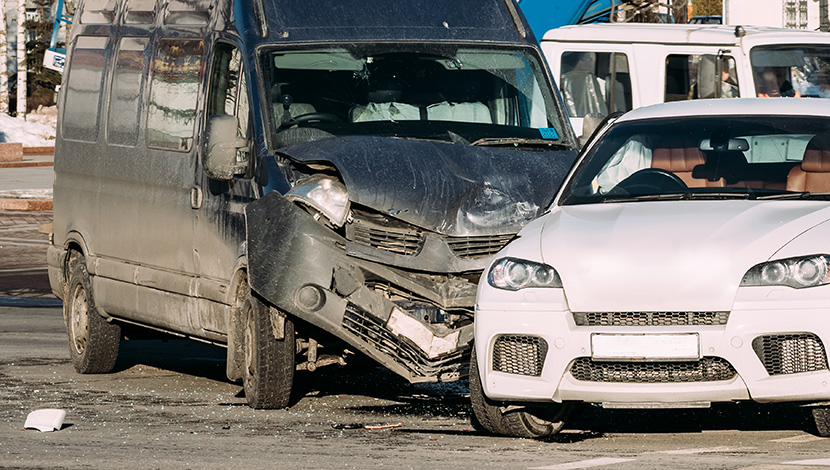 Sudar minibusa i automobila u Engleskoj: Jedna žena poginula, 19 povređeno - Telegraf.rs