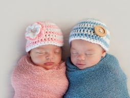 BEBA BEBE DECAK I DEVOJCICA BLIZANCI