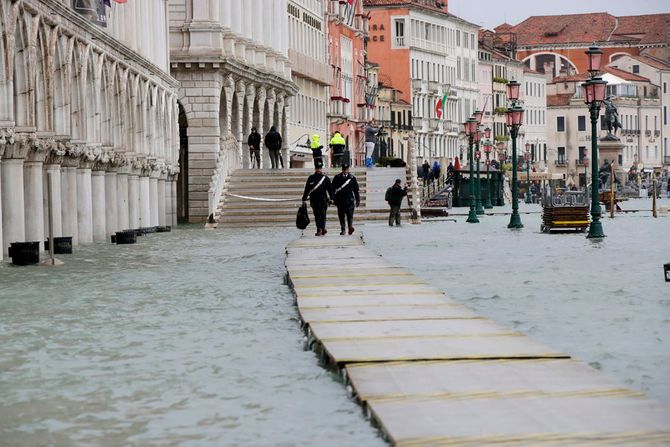 Venecija poplava poplavljena pod vodom